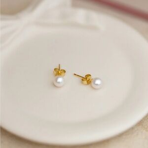Orijin Elegant Gold and White Pearl Stud Earrings- Spring 2025 Jilly Box item!